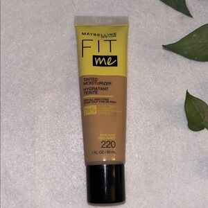 Maybelline Tineted Moisturizer- 220